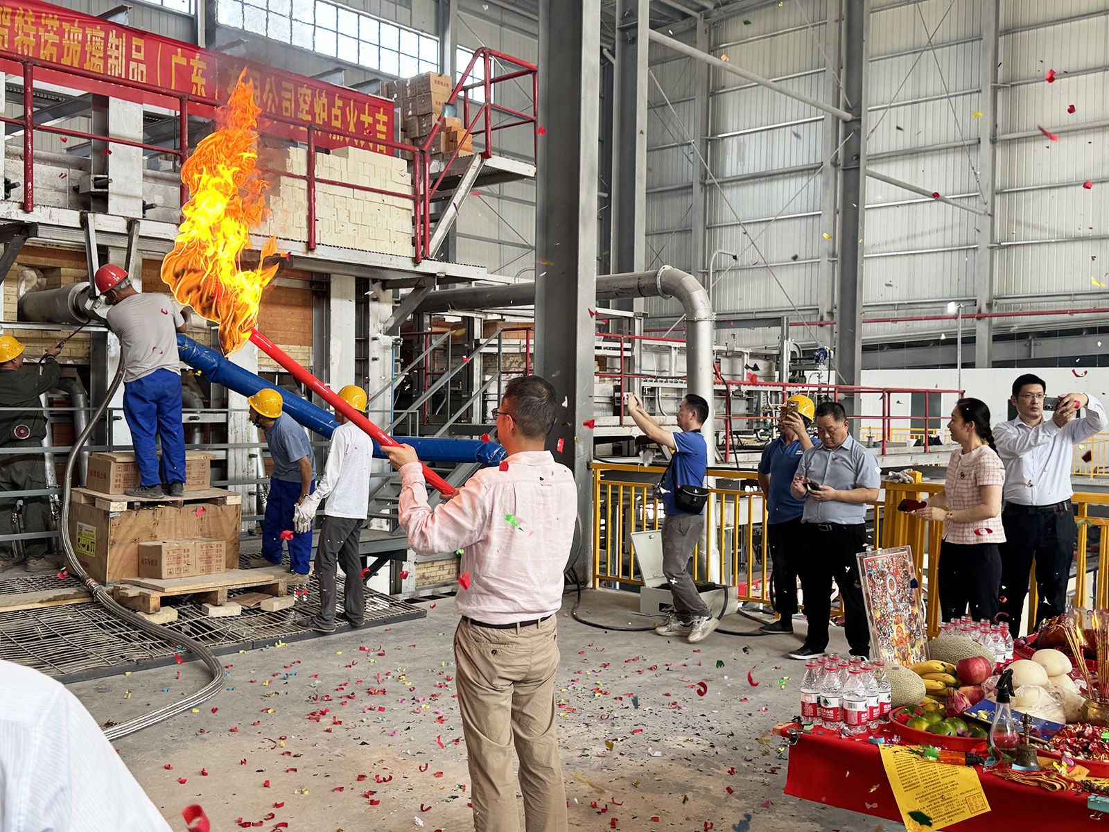 नवीनतम कंपनी ब्लॉग के बारे में BELLECRAFT GLASS सफलतापूर्वक ग्वांगडोंग में 30 T/D हाई-एंड कॉस्मेटिक बॉटल फर्नेस प्रोजेक्ट को गर्म कर रहा है