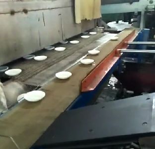 खरीदना सफेद गोल टेबलवेयर ग्लास उत्पादन लाइन 380V ओपल ग्लास बाउल बनाने की मशीन ऑनलाइन निर्माण